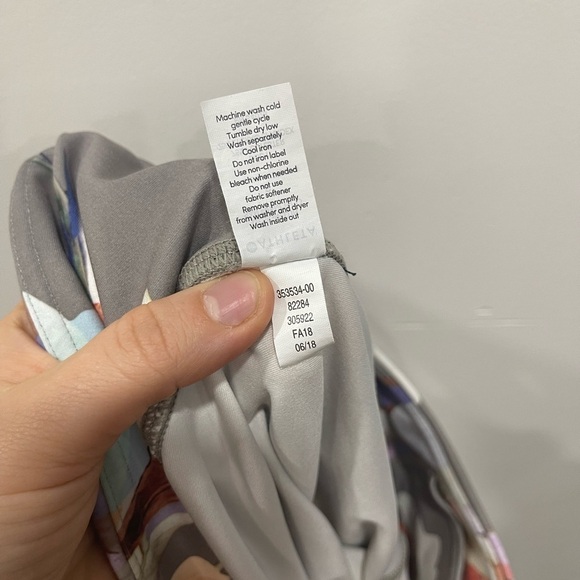 Athleta Elation Paradise 7/8 Tights Floral Grey Size S - Picture 10 of 10